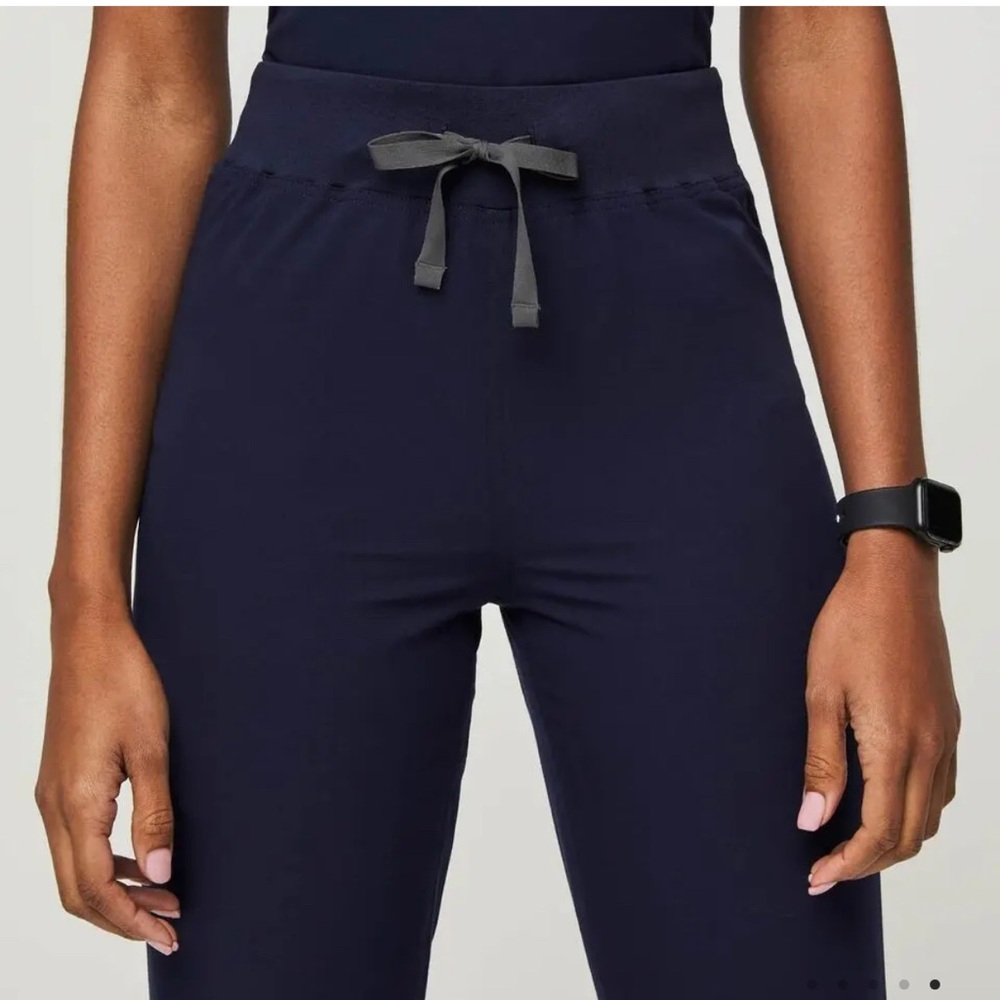 NWOT - FIGS Women’s Livingston Basic Scrub Pants - Navy - Size Medium